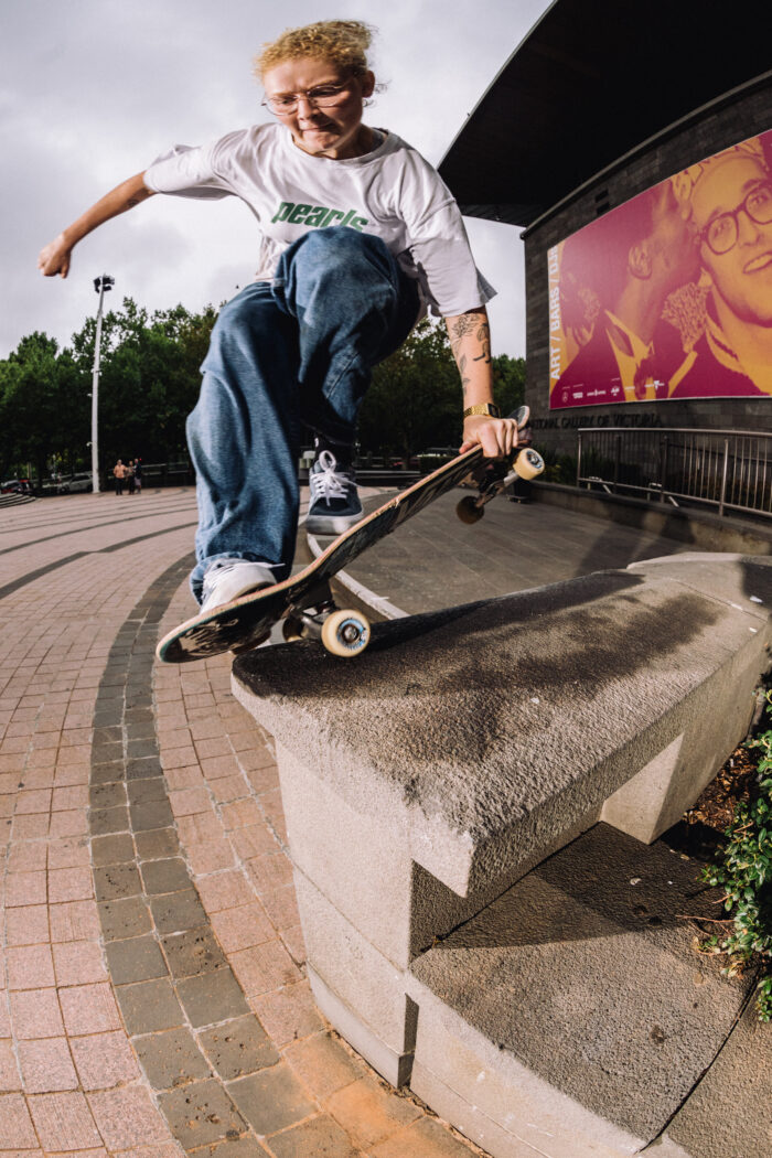 Una Farrar, chuck-on nosegrind, photo: Norma Ibarra