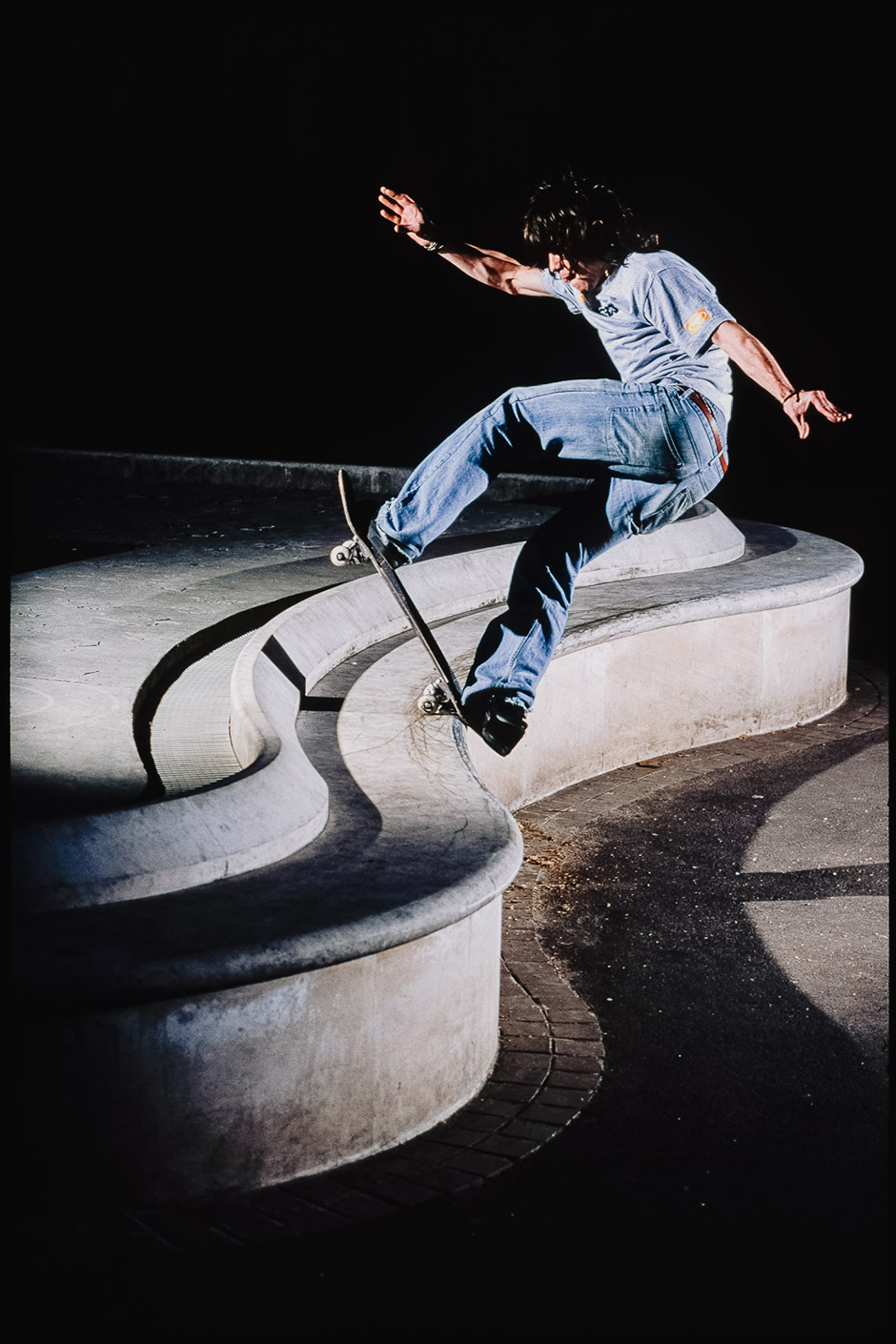 Olly Todd's sinuous frontside bluntslide. Cover of Document July 2002. Photo: Sam Ashley