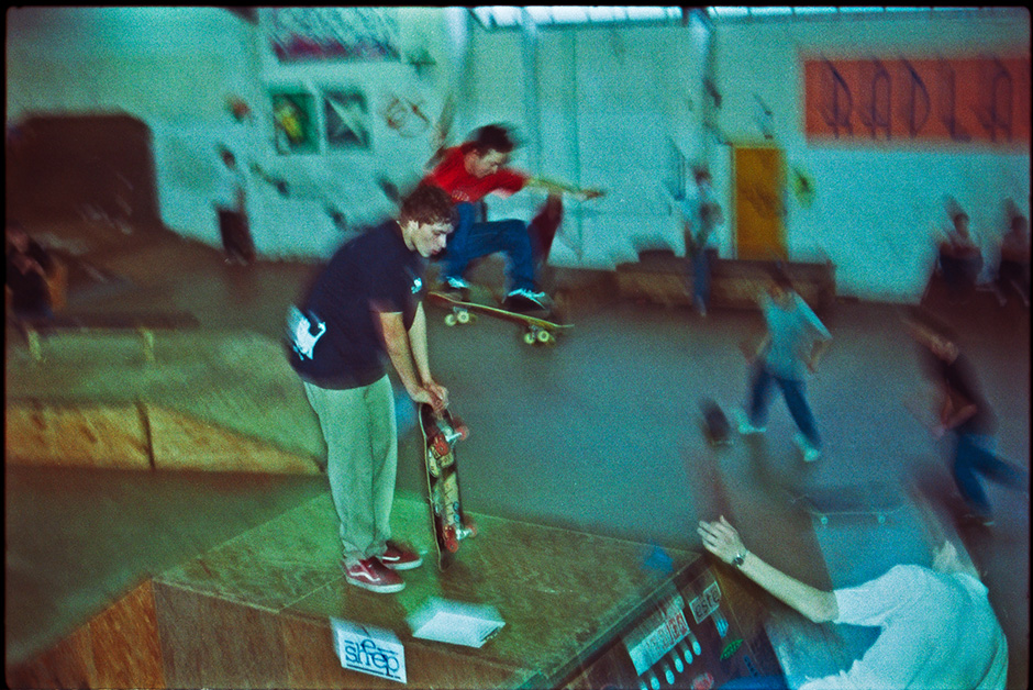 Dan Cates waits while Howard Cooke ollies at Radlands. Shot by Jono Atkinson