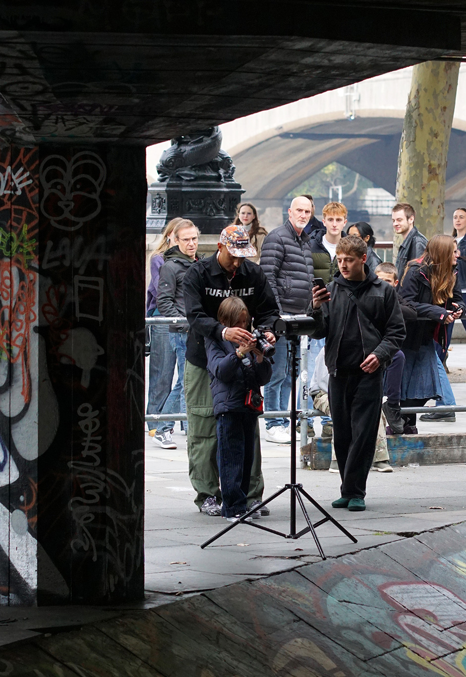 Atiba Jefferson assisting on from an angle above the bank at Southbank