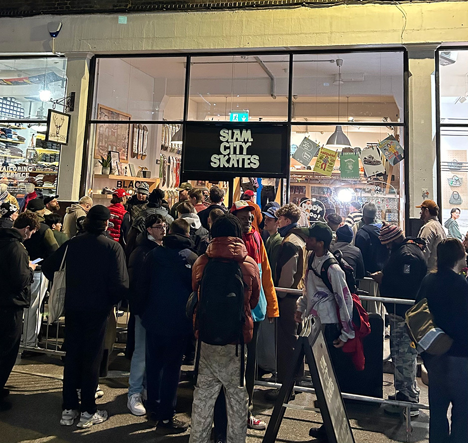 The scene outside the shop, everyone came out for Nardwuar