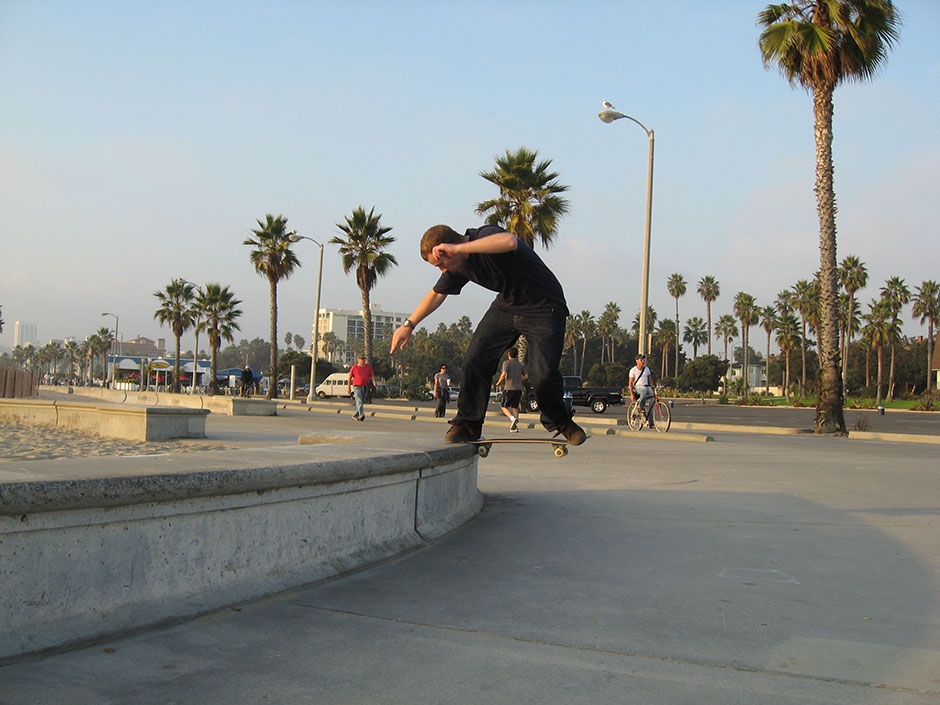 Peter Lee frontside noseslides at Venice Beach for Paul Shier's lens